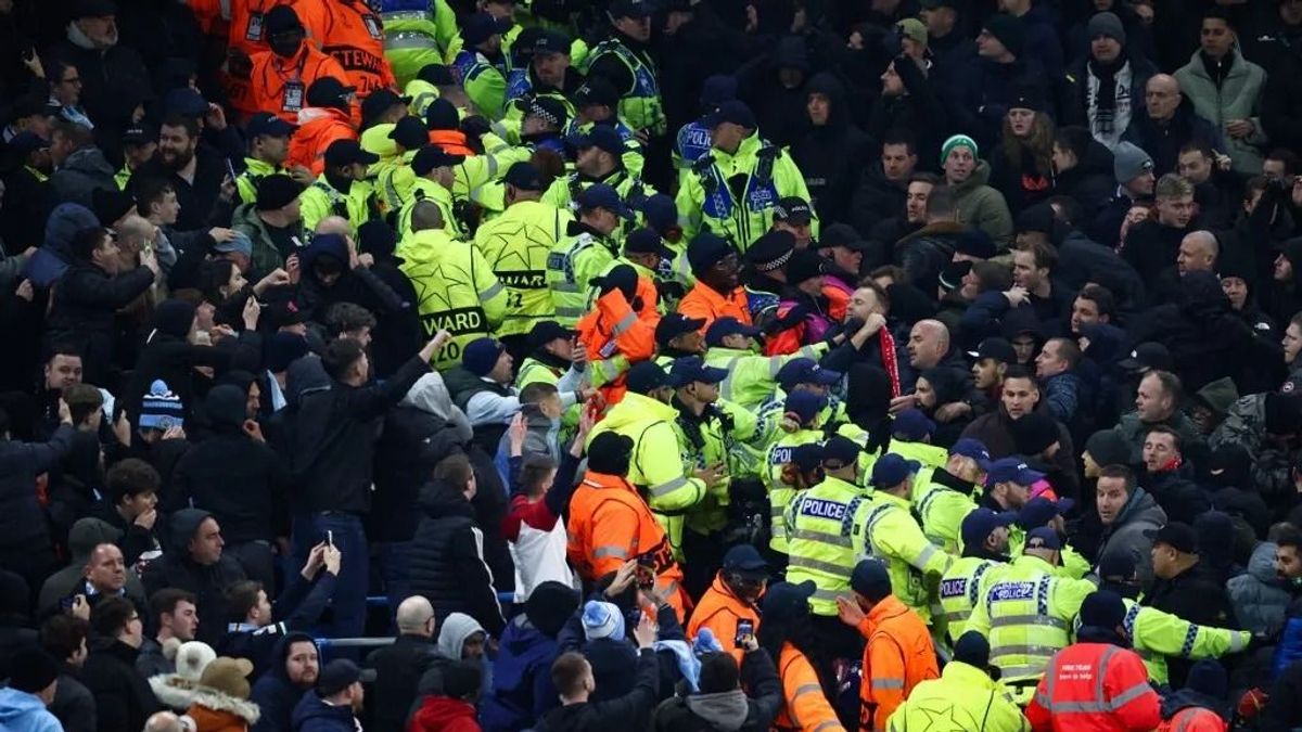 Botrány Manchesterben – Egymásnak rontottak a City és a Feyenoord szurkolói