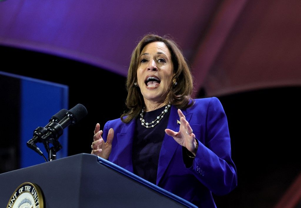 A demokraták elnökjelöltje és az Egyesült Államok alelnöke, Kamala Harris beszédet mond a „When We Vote We Win” kampánygyűlésen a Craig Ranch Amphitheaterben 2024. október 31-én North Las Vegasban, Nevadában