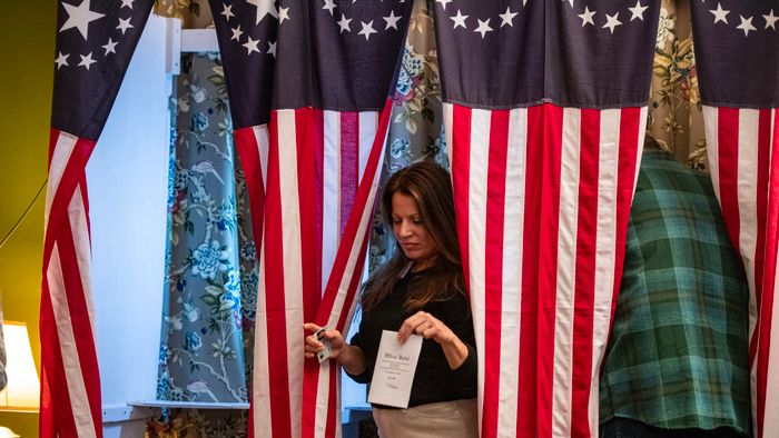 Voters in a New Hampshire hamlet cast the first ballots on US election day