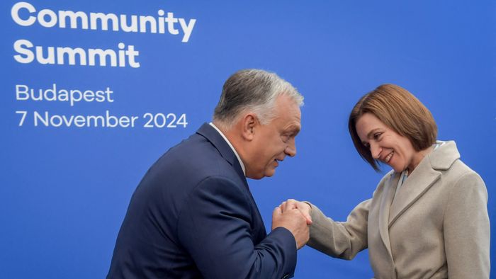 European PolHungary's Prime Minister Viktor Orban (L) greets President of Moldova Maia Sandu upon arrival for the European Political Community Summit in Budapest, on November 7, 2024. (Photo by Ferenc ISZA / AFP)itical Community summit