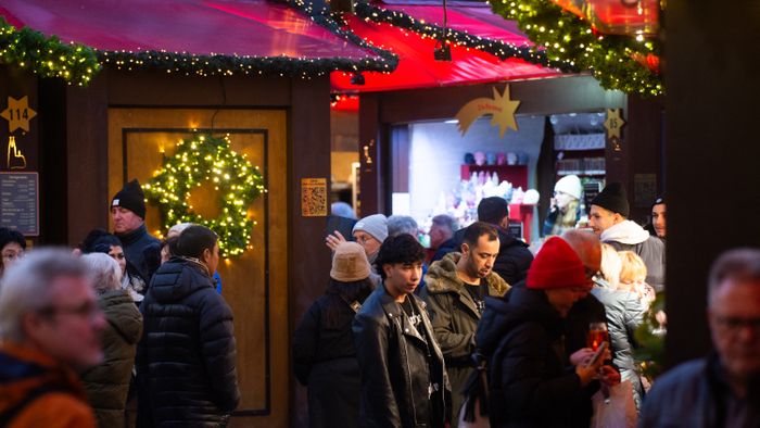 ChristmaVisitors check the stalls selling Christmas decorations at Cologne Christmas in front of Dam Cathedral in Cologne, Germany, on November 18, 2024. (Photo by Ying Tang/NurPhoto) (Photo by Ying Tang / NurPhoto / NurPhoto via AFP)s Market Opens In Cologne