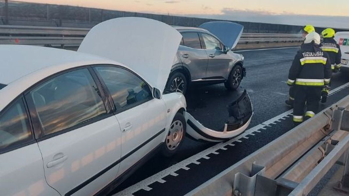 Baleseti hírek: teljes útzár tömegkarambol után az egyik magyar autópályán + videó