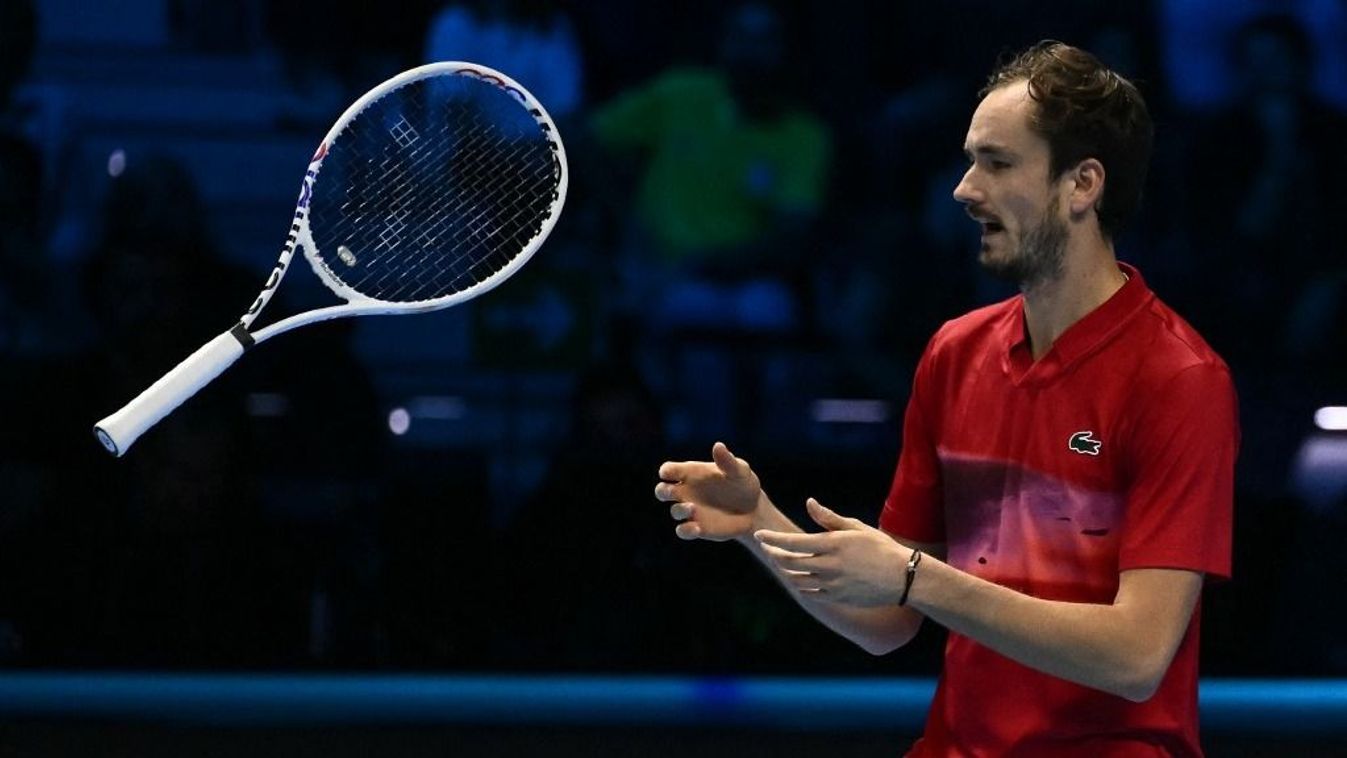 Russia's Danyiil Medvedev reacts during his match against USA's Taylor Fritz at the ATP-világbajnokság tenisz botrány Jannik Sinner Alex de Minaur tournament in Turin on November 10, 2024. (Photo by Marco BERTORELLO / AFP)