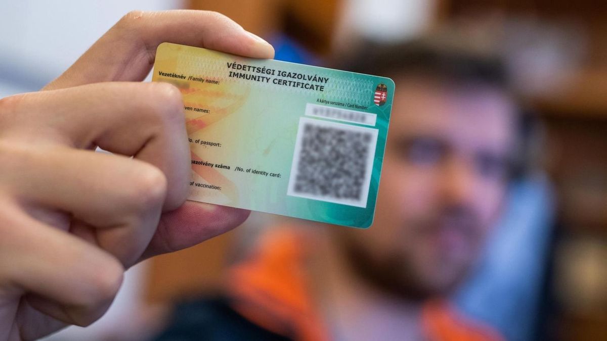 Eltörölte az oltási igazolványokról szóló rendeletét Szijjártó Péter