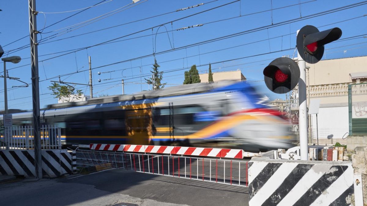 Az olasz vasutasok sztrájkolnak, miután egy migráns megkéselt egy kalauzt