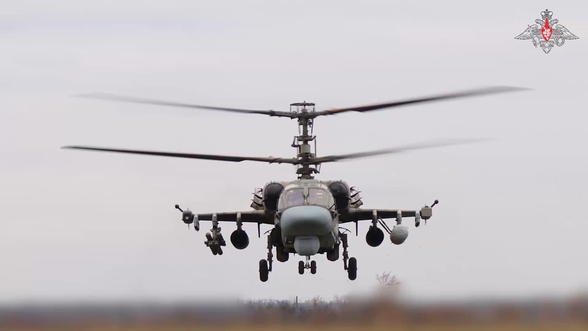 Egy Ka–52M legénysége brutális támadásban megsemmisítette az ukránok állásait, csapatait