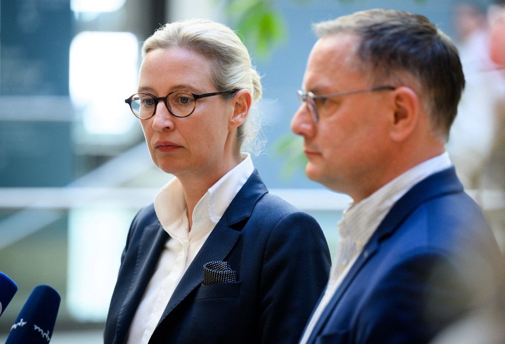 Alice Weidel (l), az AfD parlamenti képviselőcsoportjának elnöke és Tino Chrupalla, az AfD parlamenti képviselőcsoportjának elnöke