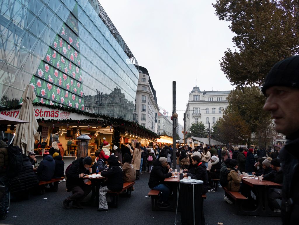 20241116 Budapest Bazilika Vörösmarty tér karácsonyi vásár 
Fotó: Mirkó István  Magyar Nemzet