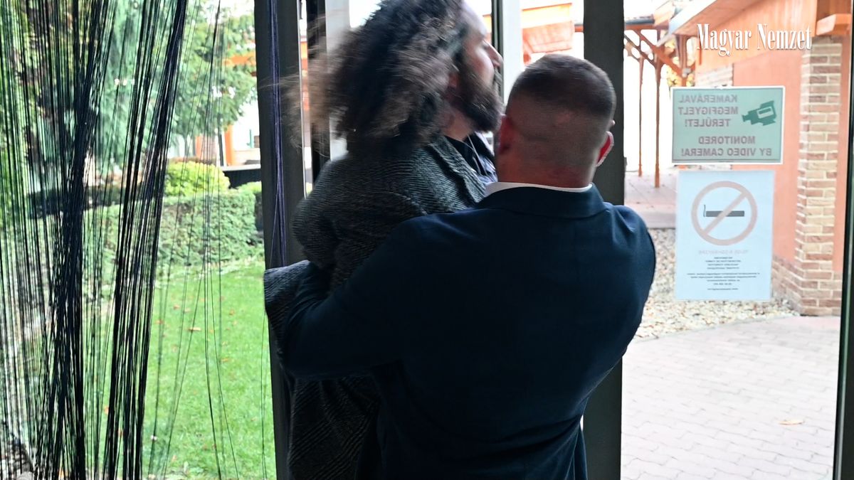 Ugyan nem a Dunába, de brutálisan kidobatta Magyar Péter a Hír TV stábját + videó