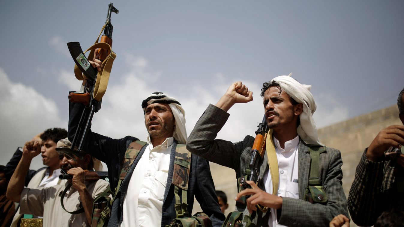 Conflict in Yemen16 March 2019, Yemen, Sanaa: Houthi rebel fighters hold their weapons and shout slogans during a gathering aimed at mobilizing more fighters before heading to battlefronts. Photo: Hani Al-Ansi/dpa (Photo by Hani Al-Ansi / DPA / dpa Picture-Alliance via AFP)