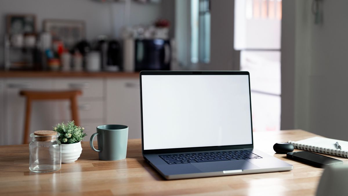 Open,Laptop,With,Blank,Screen,On,A,Wooden,Desk,In,home office