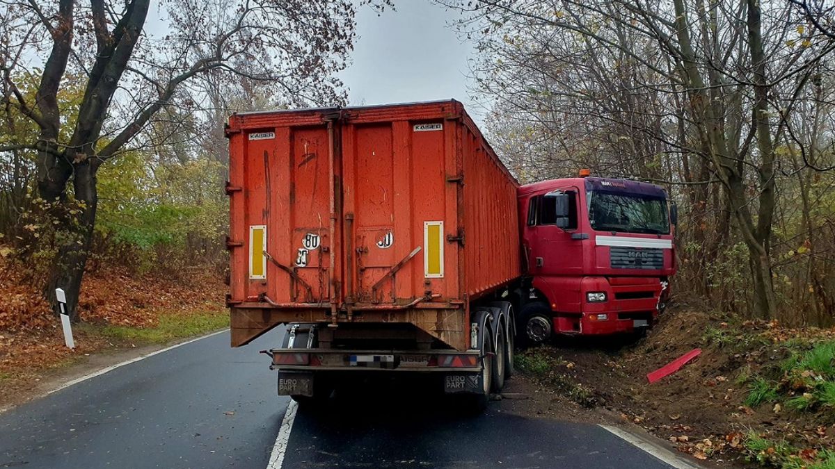 Kamionbaleset történt a cseszneki szerpentinen + videó