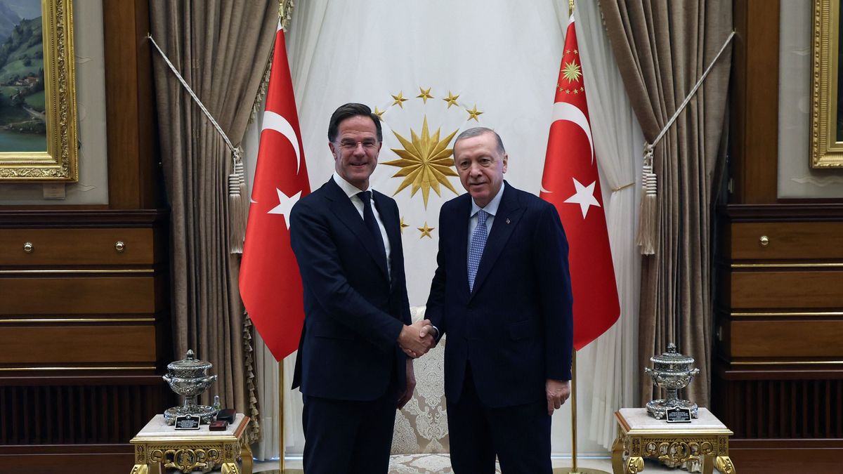 Erdogan és Rutte a NATO kihívásairól tárgyalt