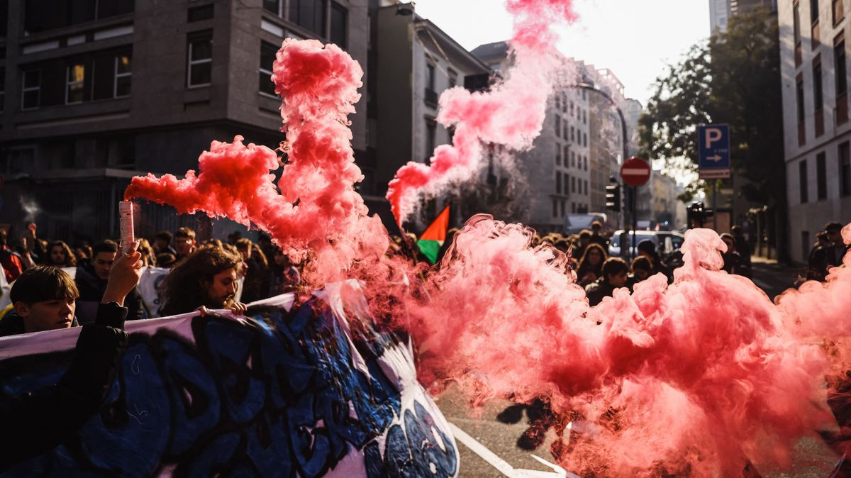 Feministák tüntettek a kormány ellen Olaszországban