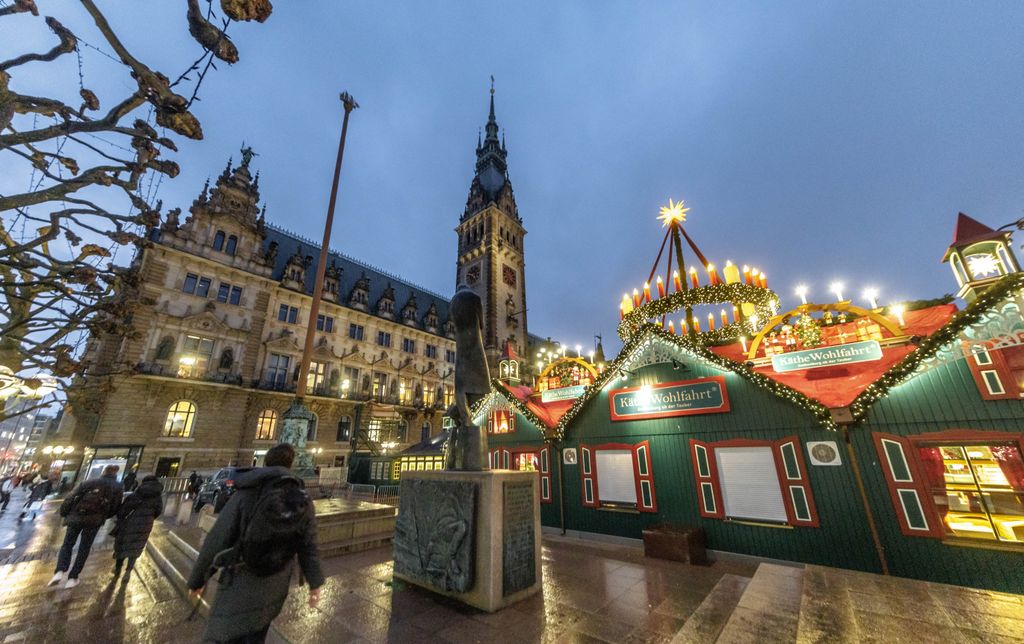 Christmas atm15 November 2024, Hamburgo: Hamburg's historic Christmas market will open its doors from November 25 to December 23, 2024. Photo: Markus Scholz/dpa (Photo by MARKUS SCHOLZ / DPA / dpa Picture-Alliance via AFP)osphere in Hamburg