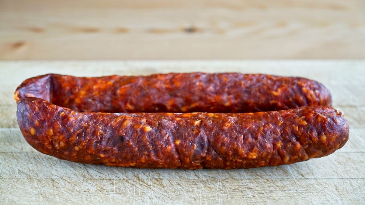 Szalmonellás kolbászt hívnak vissza a boltokból, nehogy megegye!