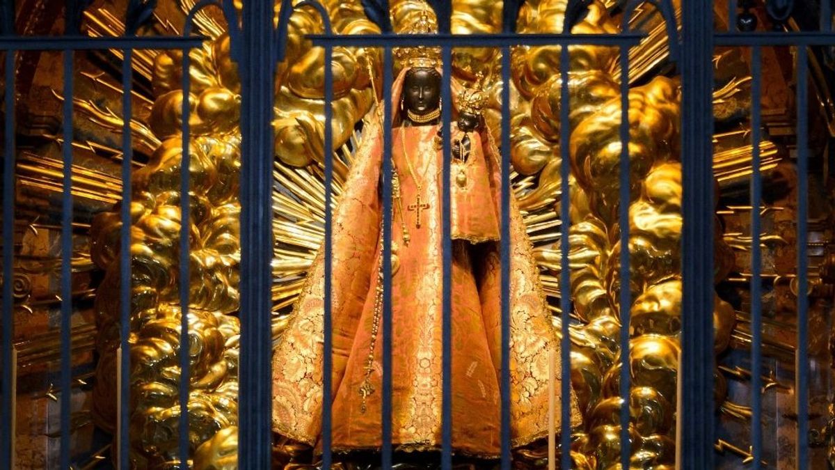Egy afgán migráns meggyalázta a Fekete Madonna szobrát egy svájci kolostorban