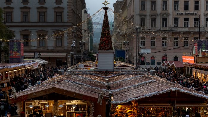 20241116 Budapest Bazilika Vörösmarty tér karácsonyi vásár 
Fotó: Mirkó István  Magyar Nemzet