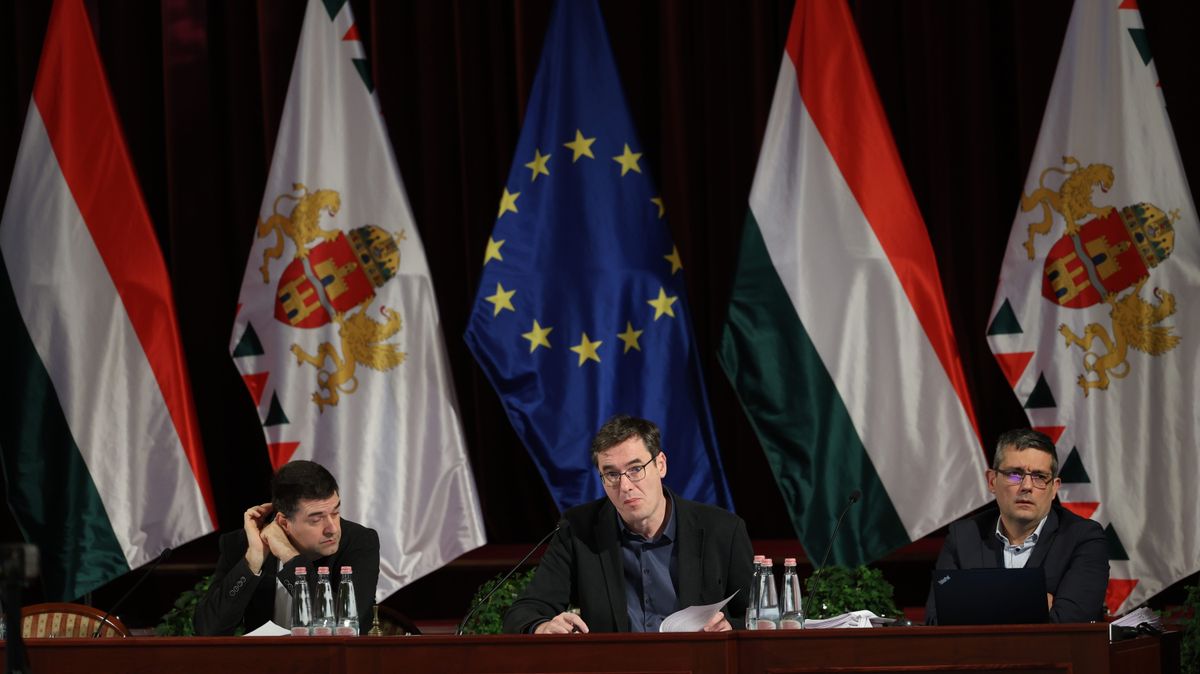 Beszólogatás, személyeskedés és az autózás ellehetetlenítése, de legalább továbbra is jogellenesen működik a főváros