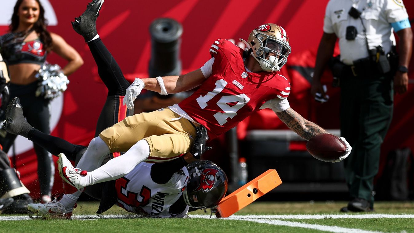 San Francisco 49ers v Tampa Bay Buccaneers TAMPA, FLORIDA - NOVEMBER 10: Ricky Pearsall #14 of the San Francisco 49ers dives to the pylon to score his first career touchdown during the first half of an NFL football game against the Tampa Bay Buccaneers at Raymond James Stadium on November 10, 2024 in Tampa, Florida. mellkason lőtték