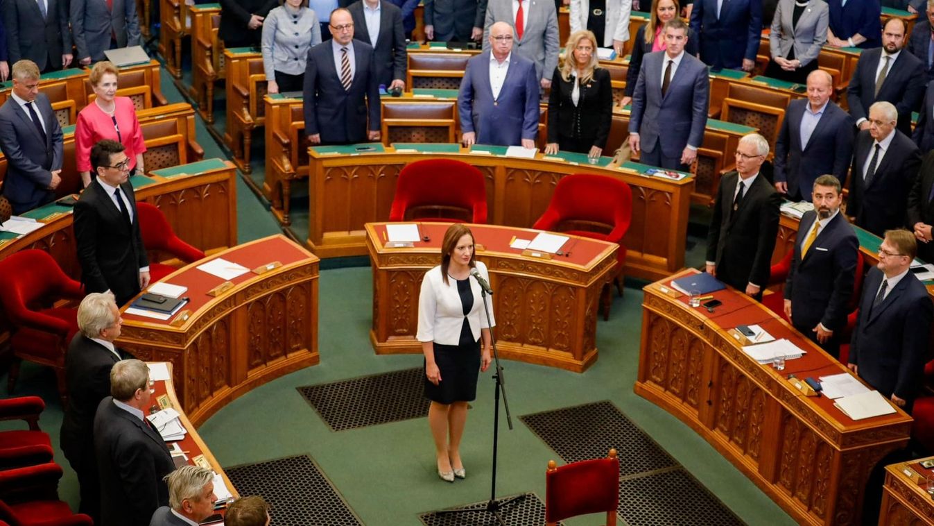 Hegedűs Barbara parlament képviselői eskü