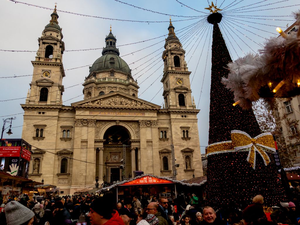 20241116 Budapest Bazilika Vörösmarty tér karácsonyi vásár 
Fotó: Mirkó István  Magyar Nemzet