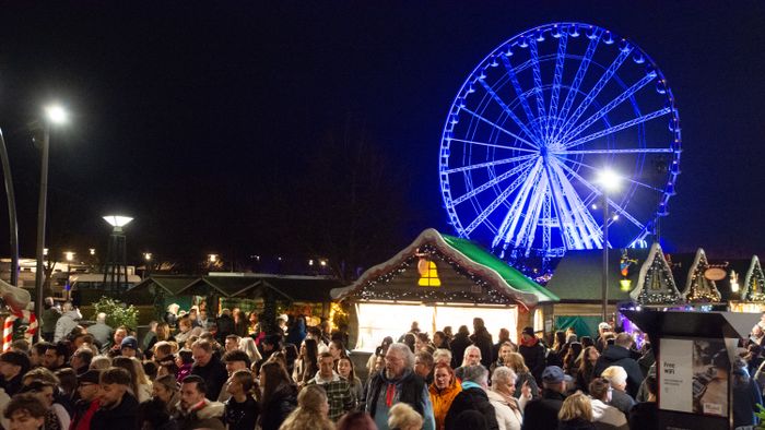 Oberhausen ChristA general view of a crowd of people is seen during the opening of the Oberhausen Christmas market in Oberhausen, Germany, on November 15, 2024. (Photo by Ying Tang/NurPhoto) (Photo by Ying Tang / NurPhoto / NurPhoto via AFP)mas Market Opens