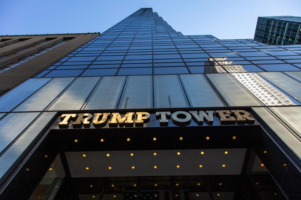 A manhattani Fifth Avenue 58 emeletes felhőkarcolója ad otthont a Trump Organisation központjának, és Donald Trump amerikai elnök tetőtéri társasházi rezidenciájának