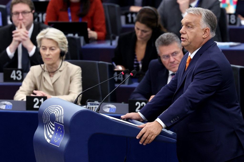 Orbán Viktor miniszterelnök (R) az Európai Parlament plenáris ülésén, 2024. október 9-én Strasbourgban mutatja be Magyarország hat hónapos tanácsi elnökségének programját