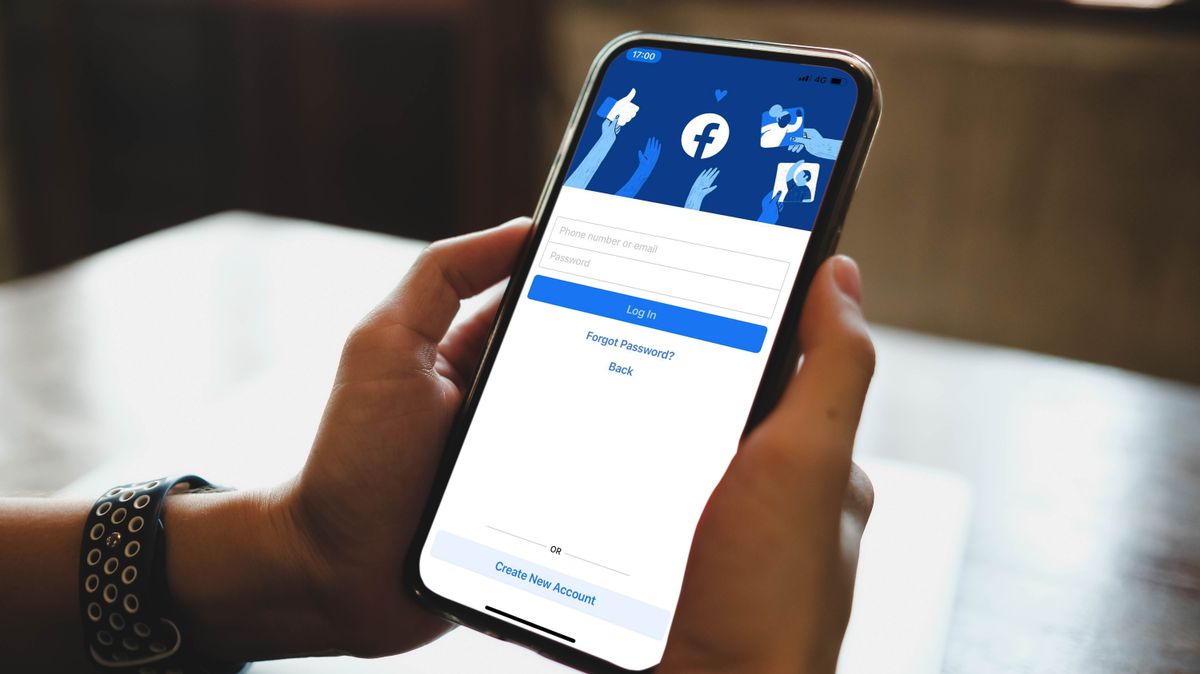 Facebook Suspends One of the Largest Hungarian Communities