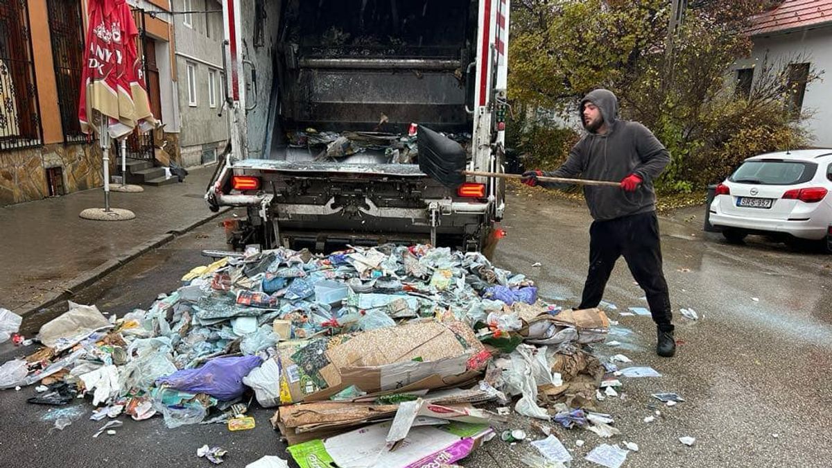 Budakeszin kis híján felgyulladt egy kukásautó, az útra öntötték a szemetet