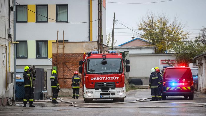 Soroksári út tűz csarnoképület ég