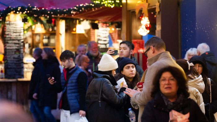 ChristmaVisitors check the stalls selling Christmas decorations at Cologne Christmas in front of Dam Cathedral in Cologne, Germany, on November 18, 2024. (Photo by Ying Tang/NurPhoto) (Photo by Ying Tang / NurPhoto / NurPhoto via AFP)s Market Opens In Cologne