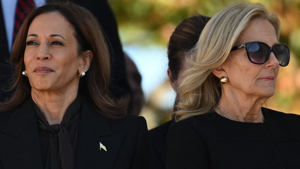 Kamala Harrist levegőnek nézték egy ünnepségen