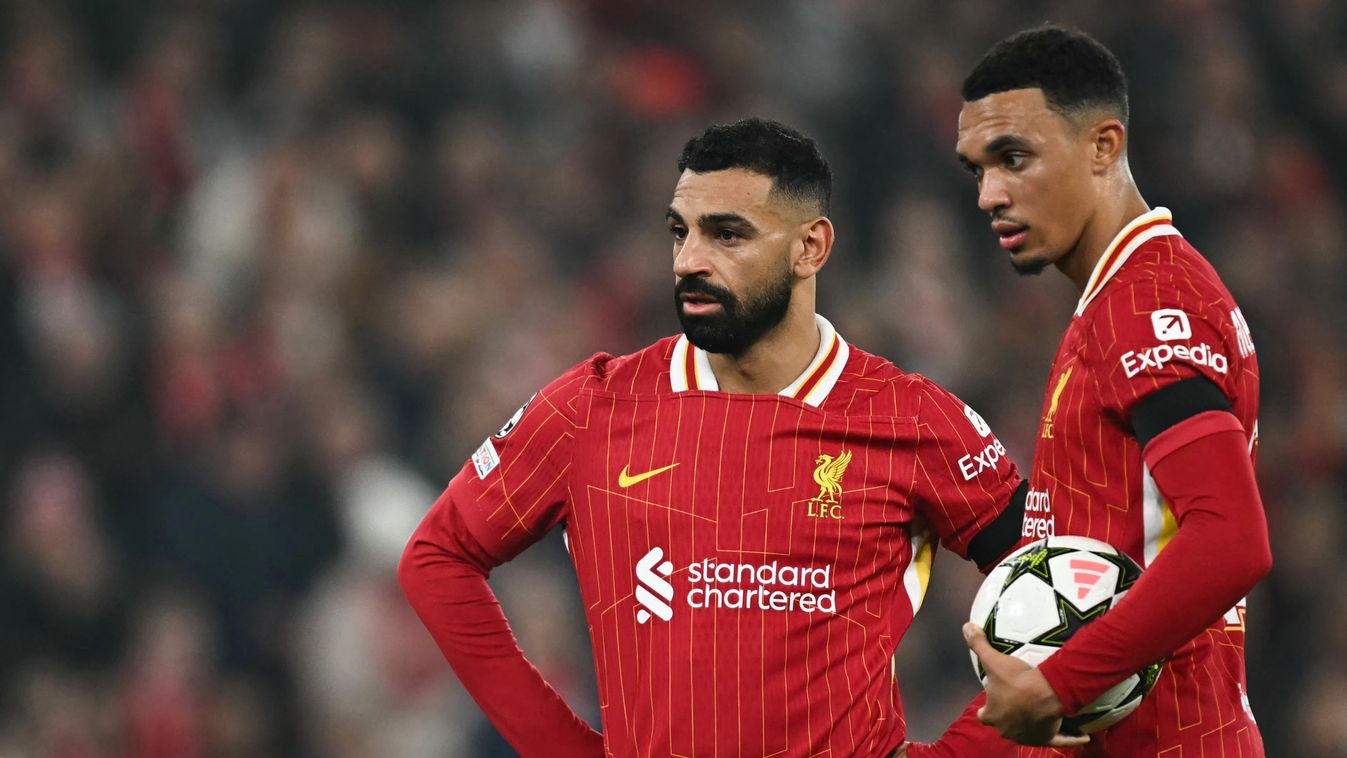 Mohamed Szalah (balra) és Trent Alexander-Arnold a Liverpool mezében