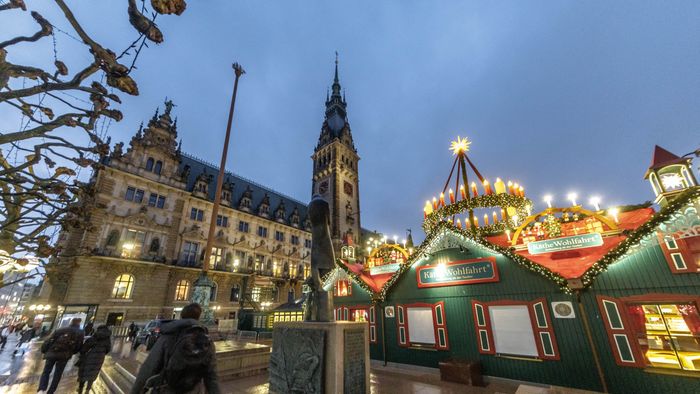 Christmas atm15 November 2024, Hamburgo: Hamburg's historic Christmas market will open its doors from November 25 to December 23, 2024. Photo: Markus Scholz/dpa (Photo by MARKUS SCHOLZ / DPA / dpa Picture-Alliance via AFP)osphere in Hamburg