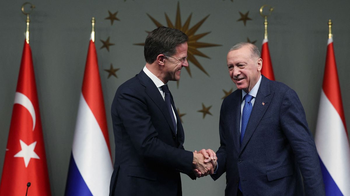 Az orosz-ukrán helyzetről egyeztet Erdogan és a NATO-főtitkár