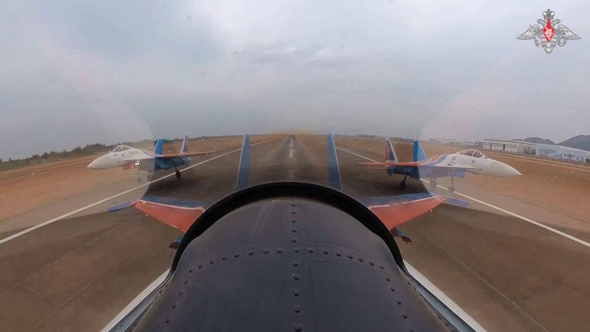 Lélegzetelállító légi parádé, megnyílt az Airshow China +Videó