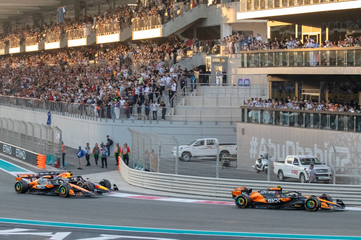 Míg Lando Norris (jobbra) elhúzott, Piastrinak Verstappennel kellett bíbelődnie