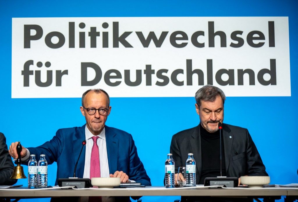 Friedrich Merz (l), a CDU szövetségi elnöke és a CDU/CSU parlamenti frakcióvezetője valamint Markus Söder (CSU), Bajorország miniszterelnöke és a CSU elnöke 