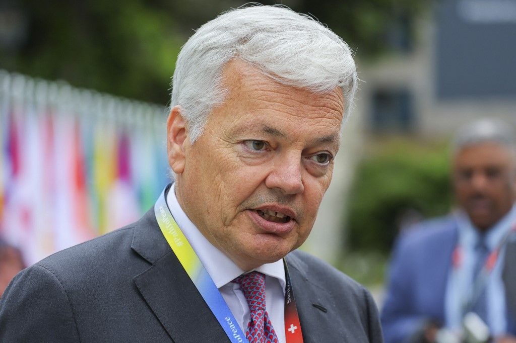 Didier Reynders, az Európai Bizottság igazságügyi biztosa 2024. június 15-én részt vesz az ukrajnai békéről szóló csúcstalálkozón a svájci Luzern melletti luxusüdülőben, Burgenstockban