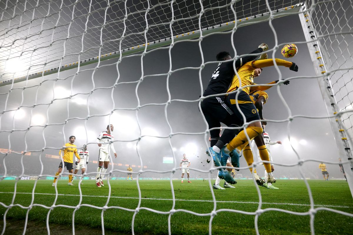 Manchester United Cameroonian goalkeeper #24 Andre Onana punches the ball away during the English Premier League football match between Wolverhampton Wanderers and Manchester United at the Molineux stadium in Wolverhampton, central England on December 26, 2024. (Photo by HENRY NICHOLLS / AFP) Rúben Amorim Sporting kirúgás