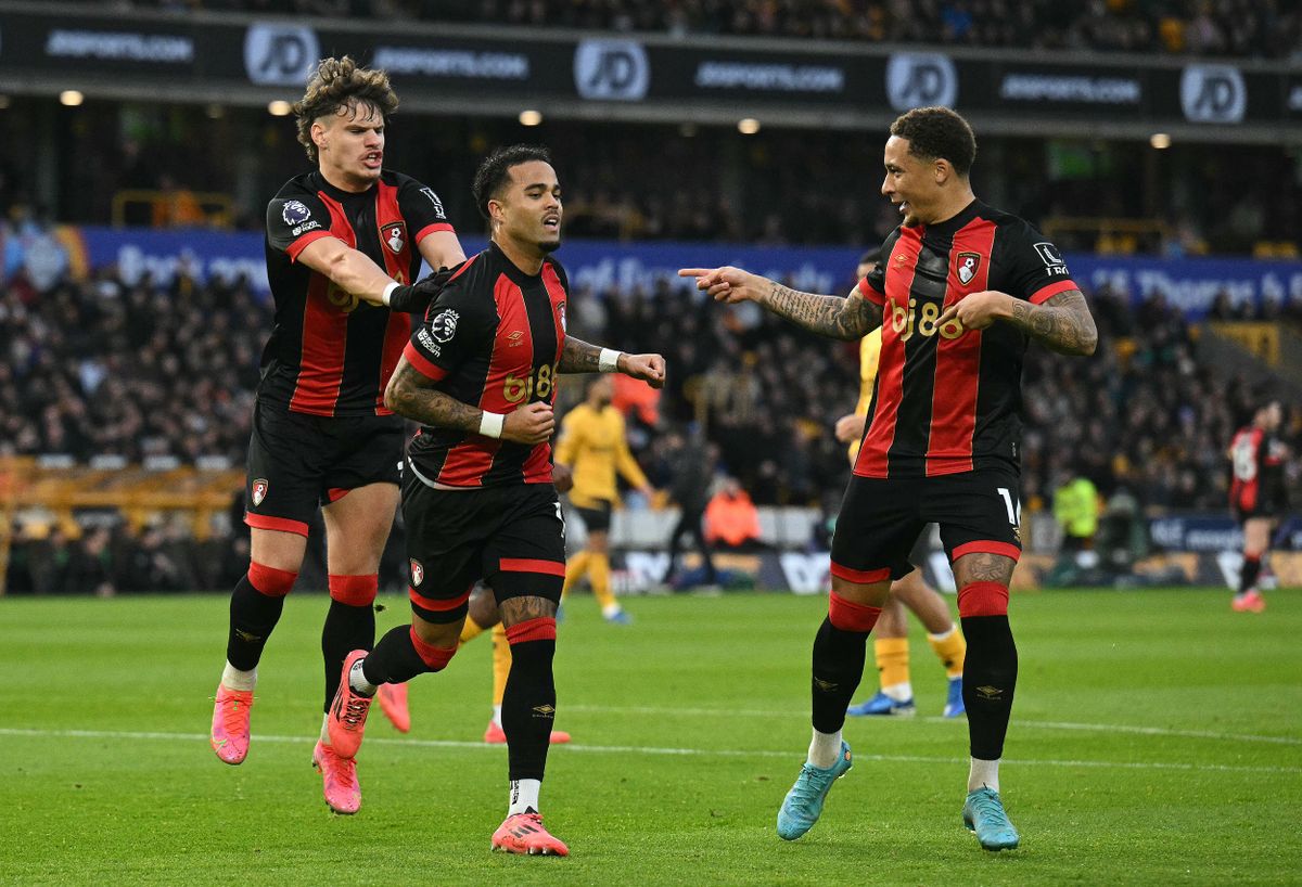 Bournemouth Dutch striker #19 Justin Kluivert celebrates scoring the team's third goal with Bournemouth's Hungarian defender #03 Kerkez Milos (L) Fulham Bournemouth's English midfielder #16 Marcus Tavernier during the English Premier League football match between Wolverhampton Wanderers and Bournemouth at the Molineux stadium in Wolverhampton, central England on November 30, 2024. (Photo by Oli SCARFF / AFP) / 