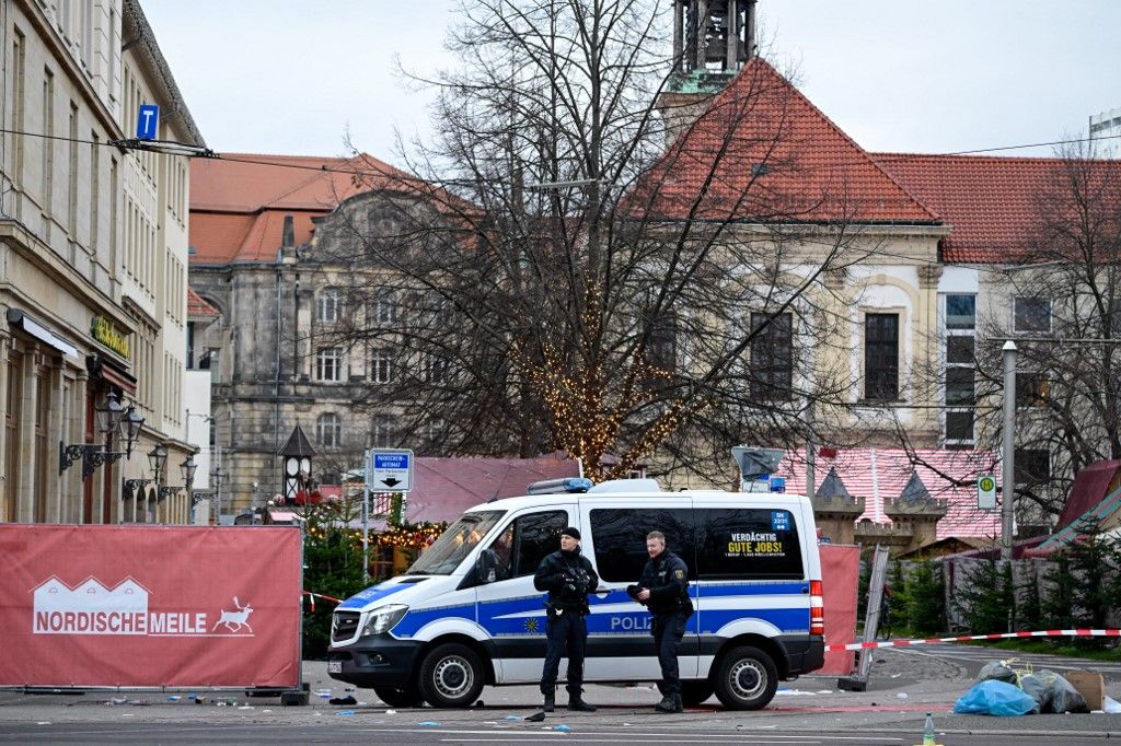 Casualties as car crashes into German Christmas market: media