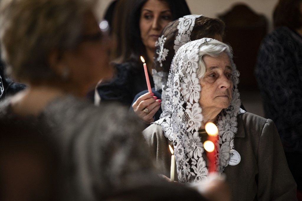 Szíriai keresztények a virágvasárnapi misén a Szűz Mária szír ortodox templomban 2023. április 9-én