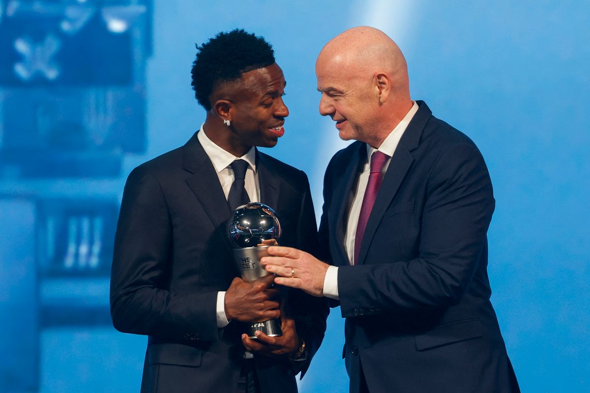 Vinícius Júnior és Gianni Infantino, a FIFA elnöke