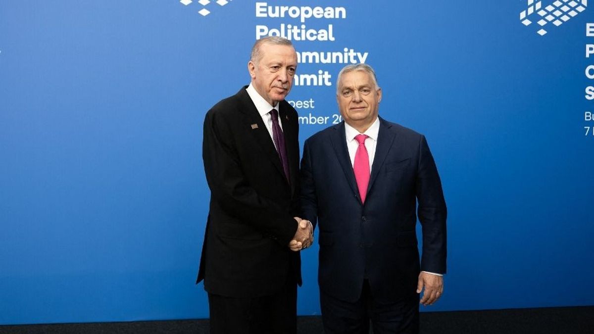 Orbán Viktor Törökországban tárgyal
