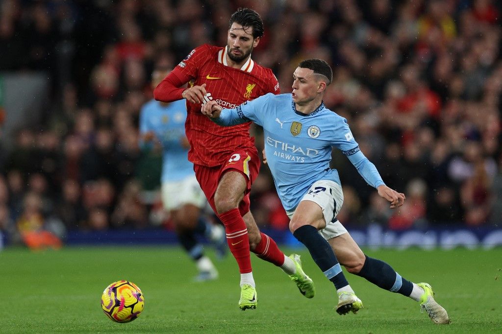 Manchester City's English midfielder #47 Phil Foden (R) vies with Liverpool's Hungarian midfielder #08 Dominik Szoboszlai (L) during the English Premier League football match between Liverpool and Manchester City at Anfield in Liverpool, north west England on December 1, 2024. (Photo by Adrian Dennis / AFP) / RESTRICTED TO EDITORIAL USE. No use with unauthorized audio, video, data, fixture lists, club/league logos or 'live' services. Online in-match use limited to 120 images. An additional 40 images may be used in extra time. No video emulation. Social media in-match use limited to 120 images. An additional 40 images may be used in extra time. No use in betting publications, games or single club/league/player publications. / 