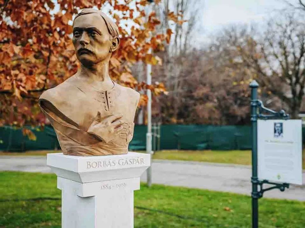 Felavatták Borbás Gáspár, az FTC és a magyar válogatott első gólját szerző egykori labdarúgó szobrát