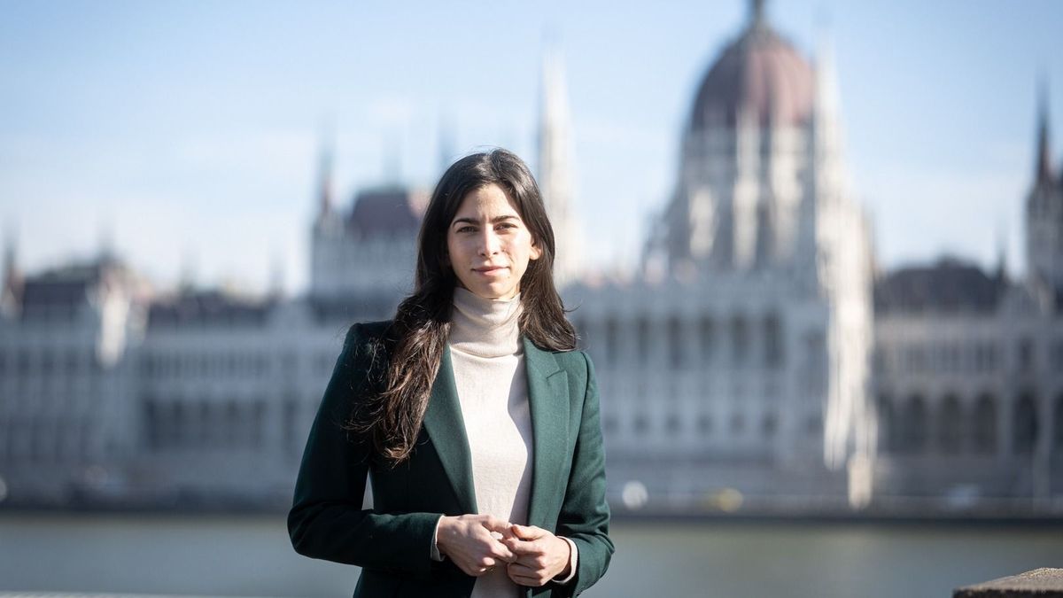Szentkirályi Alexandra: Áldott karácsonyt, Budapest! + videó